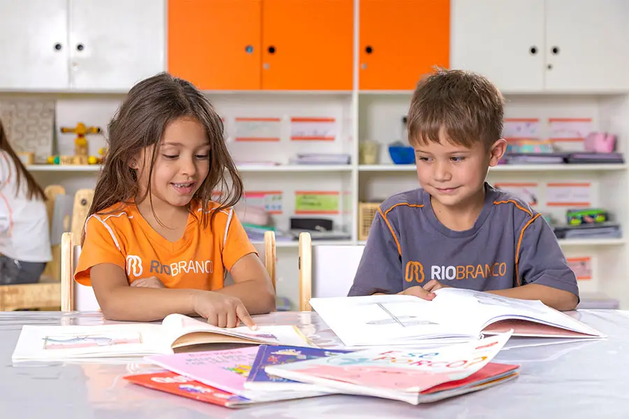 Alunos do Ensino Fundamental em atividade pedagógica